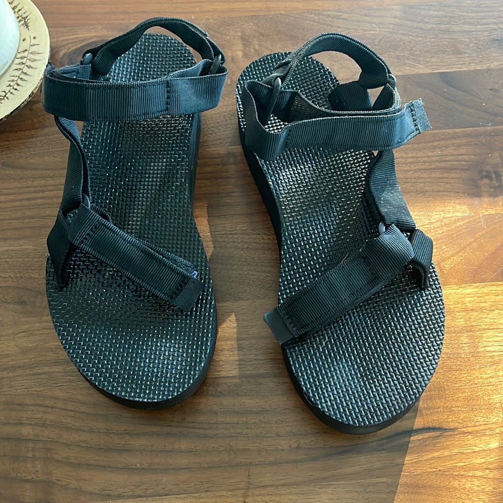 Platform teva size 9